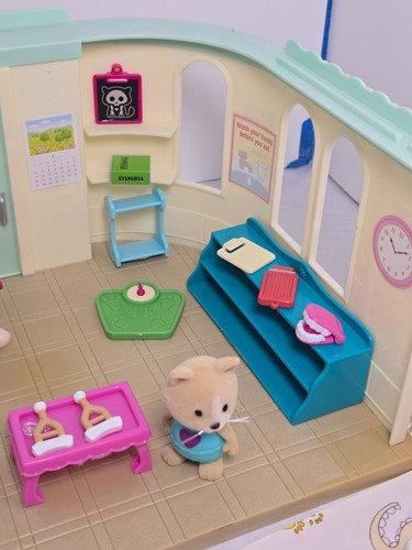 Calico Critters Village Clinic Stocked Dentist Doctor Critter Toddler Play - Picture 8 of 22
