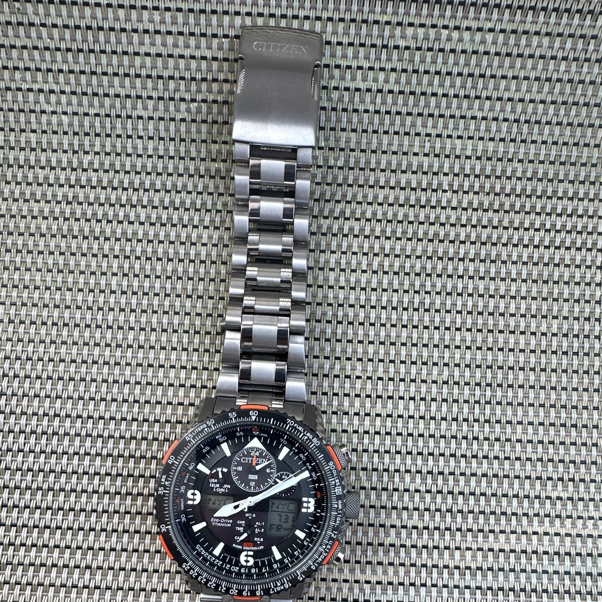 Citizen Eco-Drive Titanium Atomic World Time Chrono Slide Rule Black Dial 200m