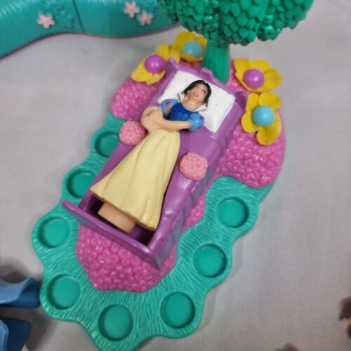 RARE Polly Pocket - Snow White's Cottage - Playset Toy Seven Dwarfs All Figures - Picture 4 of 15
