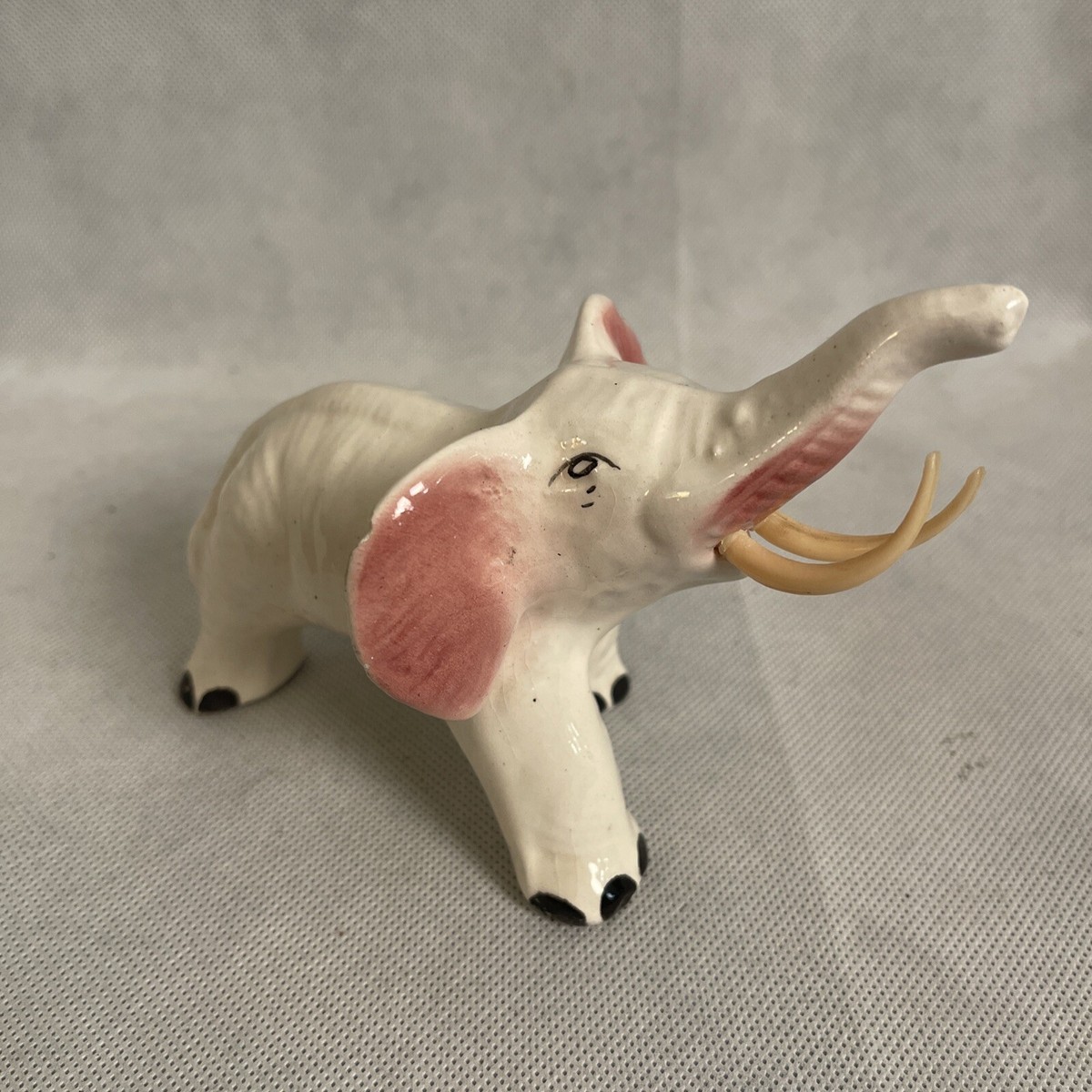 Set Of 3 MCM Vintage Graduated Size Ceramic Elephants White Pink