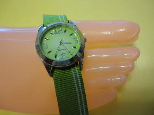 VTG STAINLESS STILL JAPAN WATCH MPN #SR626SW W/GREEN FACE AND BRACELET #1 |  eBay