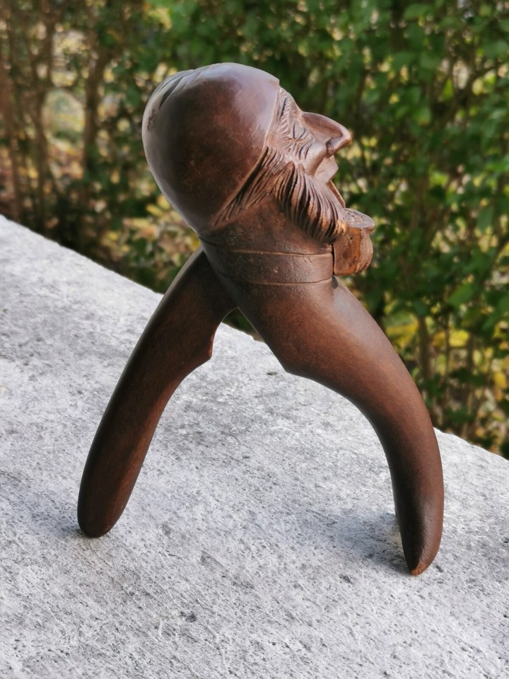 ANCIEN CASSE NOIX NOISETTES BOIS Sculpté SAVOIE VOSGES QUEYRAS Collection D Imgx1200 596