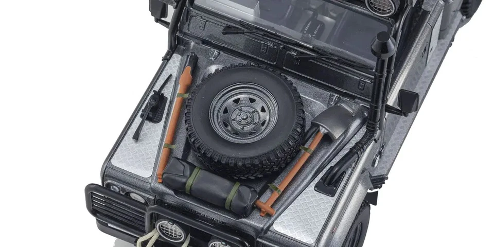 Land Rover Defender Kyosho Original Escala 1:18 Edición Película - KSR08903TR Foto 4 de 4