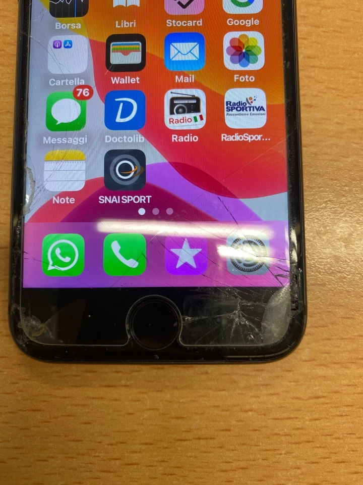 Apple iPhone 8  256 GB  NERO   Display e scocca posteriore rotti - Immagine 2 di 4