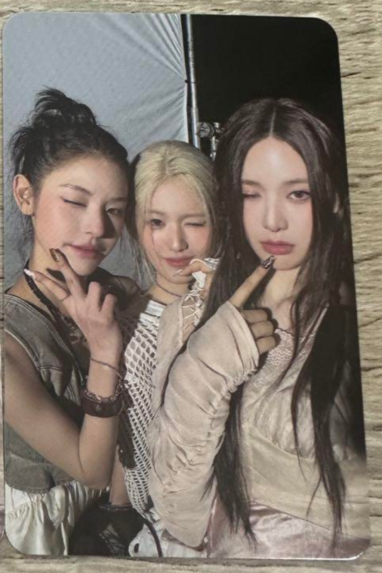 izna イズナ N/a showcase 入場者 トレカ ３枚 ユニット IZNA 1st mini album N/a Official Unit Photocard photo card
