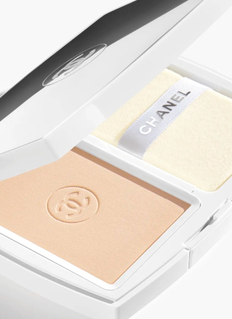 ファンデーション CHANEL ECLAT PREMIER B520 12g CHANEL Eclat Premiere Compact Foundation 12g SPF39 brightening
