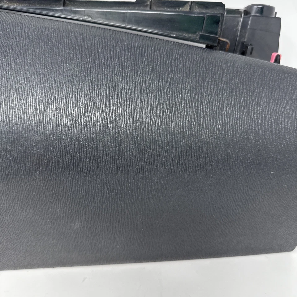 Toyota Prius 2004-2009 guantera superior compartimento de almacenamiento 55531-47050 negro OEM Foto 4 de 4