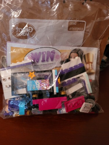 LEGO FRIENDS: Amusement Park Arcade (41127) - Picture 3 of 7