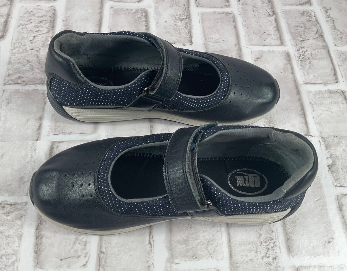 Drew Shoes Women’s Size 8.5 Black Trust 14805 Casual Hook Loop Straps View 3