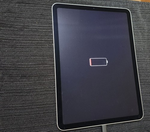 Apple iPad Air 4th Gen A2324 Siver Wi‑Fi + Cellular |READ Mint Condition