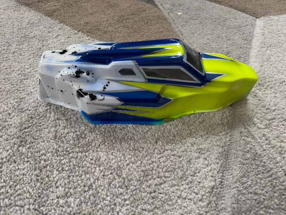 Cuerpos RC pintados profesionalmente asociados Tekno Foto 2 de 2