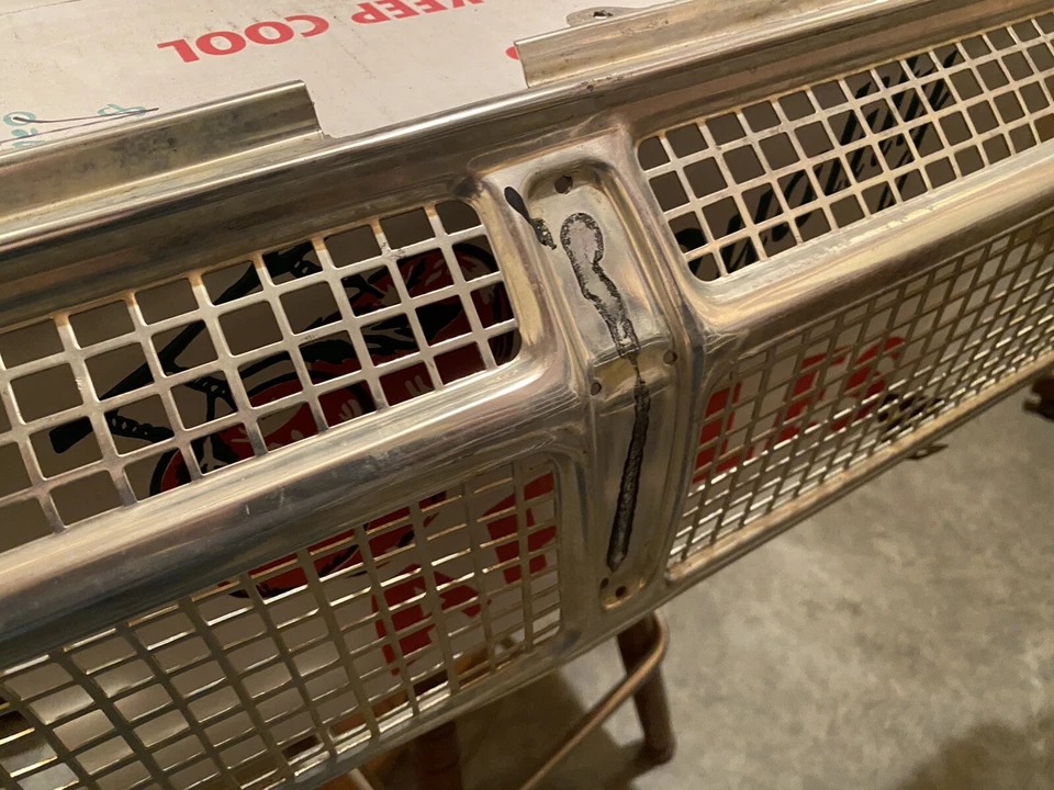 Parrilla delantera de aluminio Plymouth Fury 1965 Foto 4 de 4