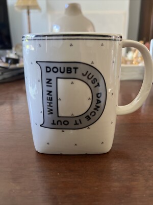 Tasse Anthropologie Monogramm Buchstabe D Tee/Kaffee - ''When In Doubt Just Dance It Out''