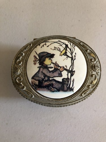 VTG GOLD TONE JAPANESE SANKYO JEWELLERY BOX CAMEO LID BOY PLAYING FLUTE - Picture 2 of 11