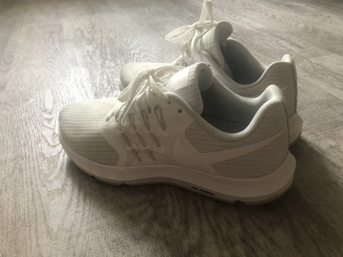 Nike women's on sale fitness shoes