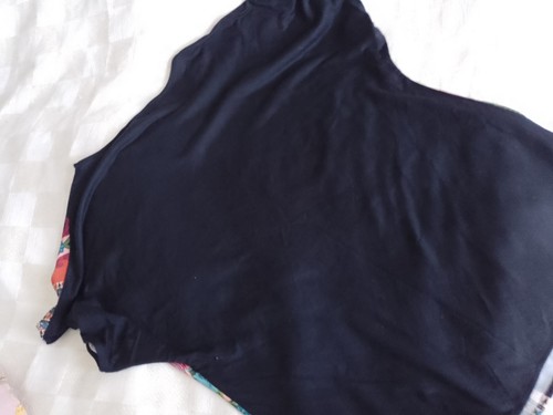 GORGEOUS PER UNA top short sleeve black with striking pattern and colours s.12 - Picture 6 of 6
