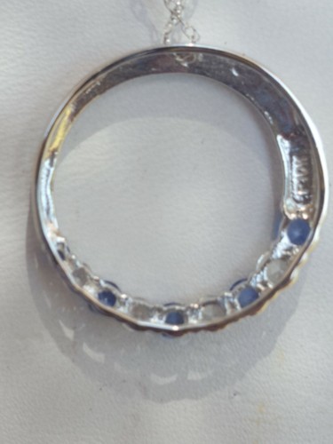 Ciondolo cerchio taglio tondo creato zaffiro blu e bianco oro bianco massiccio 10 kt - Foto 10 di 12