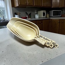 Vintage Hard Plastic Scoop In Off White Cream Dry Goods Sugar Flour Scoop Mcm