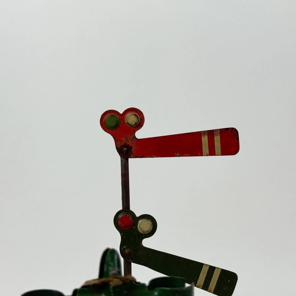 Vintage Marx Lionel O Gauge Street Lamps & Signal Parts Only Green Metal Set - Image 4 of 4