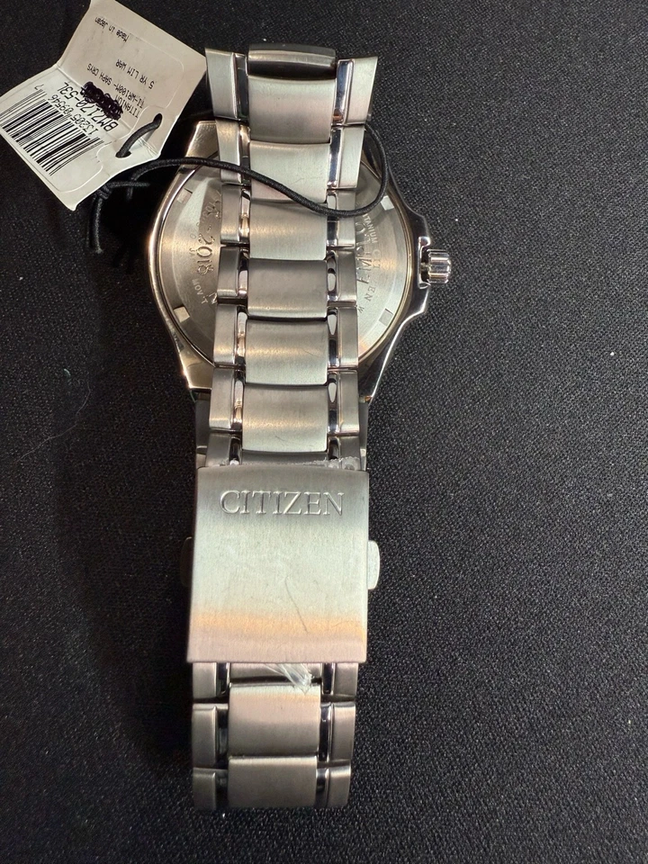 Reloj para hombre Citizen Eco-Drive titanio zafiro esfera azul E111-8078369 WR100 Foto 2 de 4