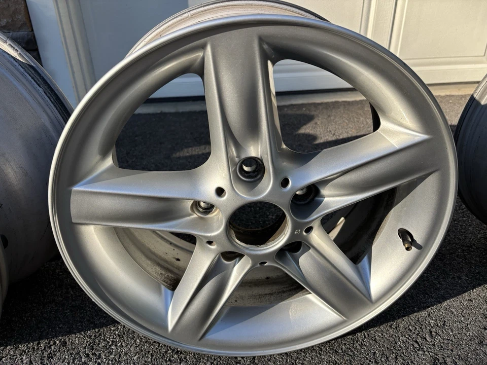 "Ruedas de 16"" OEM BMW 323i, 325i, 328i, 330i" Foto 3 de 4
