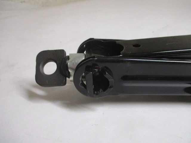 Conjunto de gato de neumático de rueda Subaru Legacy 2015 con herramienta OEM LKQ Foto 3 de 4