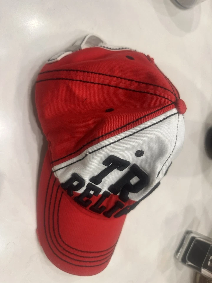 Sombrero de camionero True Religion envejecido rojo/negro correa de cuero ajustable RARO Foto 4 de 4