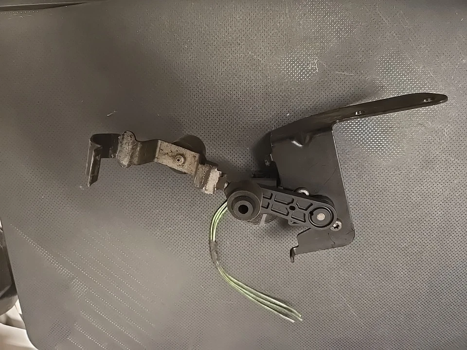 Jaguar XJ8 2004 suspensión trasera control nivelación Foto 3 de 4