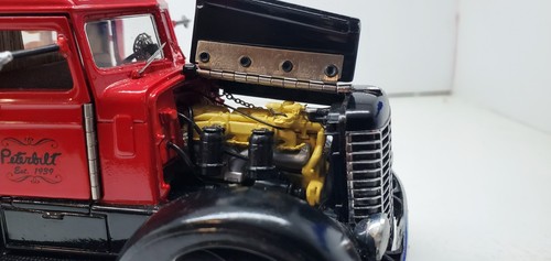 Camión Franklin Mint 1939 Peterbilt con plataforma de estacas escala 1:32 (faltan piezas) - Imagen 8 de 11