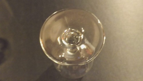 COPA DE VINO PEDESTAL DE CRISTAL TRANSPARENTE 6 PULGADAS DE ALTO - 11 ONZAS FLUIDAS - Imagen 4 de 4