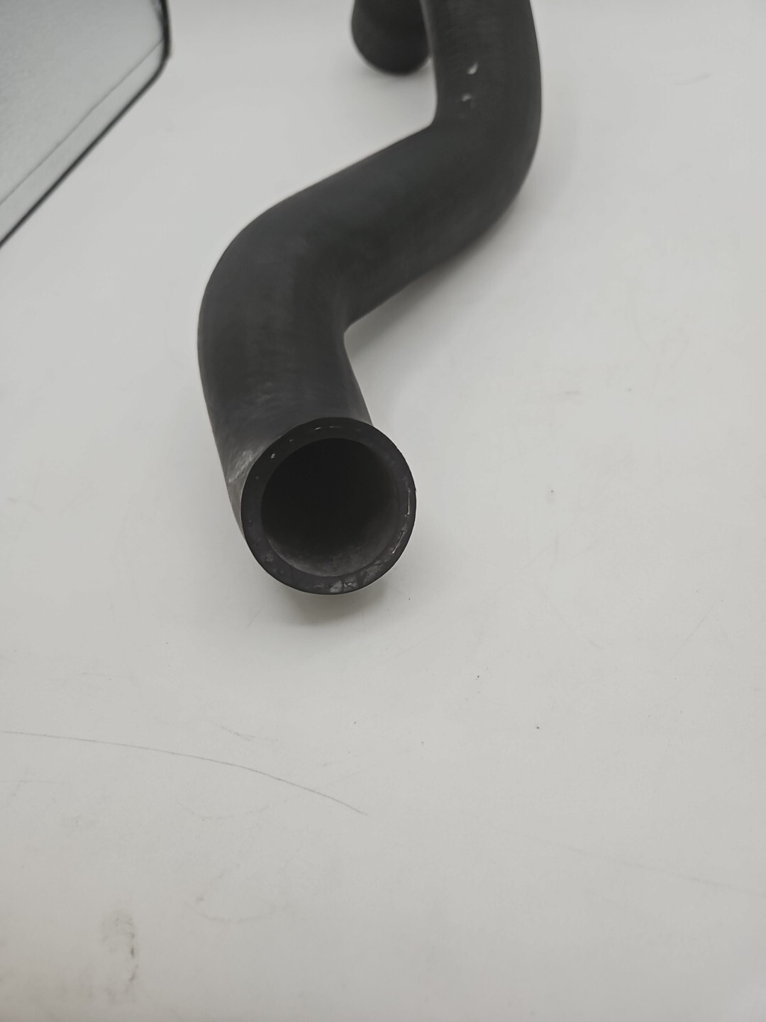 BENTLEY & ROLLS ROYCE HOSE BOTTOM RAD TO ENGINE(Ue-70199)