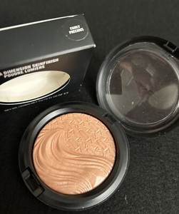 BNIB MAC - FAIRLY PRECIOUS - Extra Dimension Skinfinish Highlighter