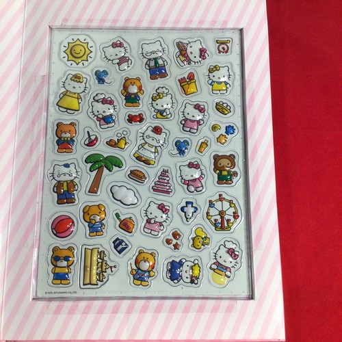 HELLO KITTY BUBBLE MAGNET BOOK OVER 40 MAGNETS By Phidal Publishing Inc. - Foto 2 di 5