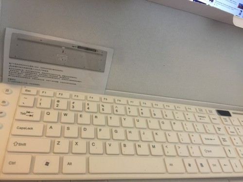 Ultra Thin 2.4G Wireless Keyboard Dock WHITE New - Picture 1 of 4