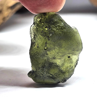 Moldavitkristall Meteorit Tektit vibrierender großer Edelstein 9,1 gm 44,33 kt