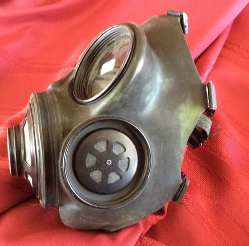 Canadian NOS C3 Military Surplus GAS MASK W/Unused & SEALED Filter - Size Med - Picture 4 of 15