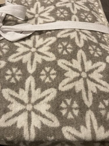 David Fussenegger Throw Blanket Snowflakes Christmas Taupe Off White Winter - Picture 2 of 6