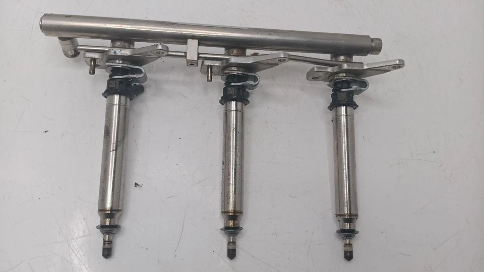 Inyectores de combustible con riel 2012 2013 2014 2015 Mercedes Benz ML350 gasolina Foto 3 de 4