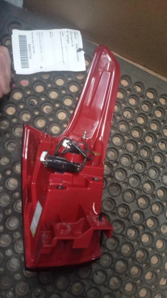 二手右尾灯总成适合:2019 现代 Santa fe SWB 白炽采石 — 第 2/4 张图片