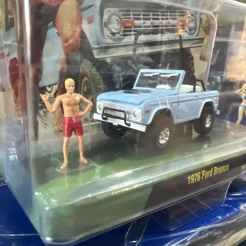 2024 M2 Machines Auto-Figs 1976 Ford Bronco R07 Diorama R07 24-28 BNIP - Picture 3 of 10
