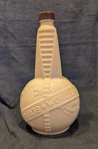 Vintage 1939 New York World’s Fair Uranium Globe Milk Glass Bottle / Decanter