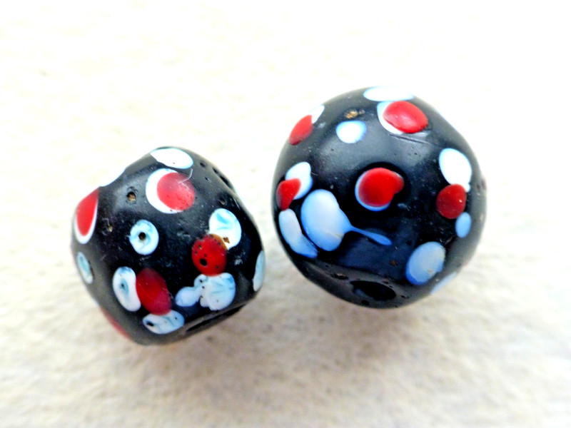ANTIQUE  2 PCS RARE BLACK  GLASS TRADE BEADS  WHITE  EYES  W/ BLUE & RED