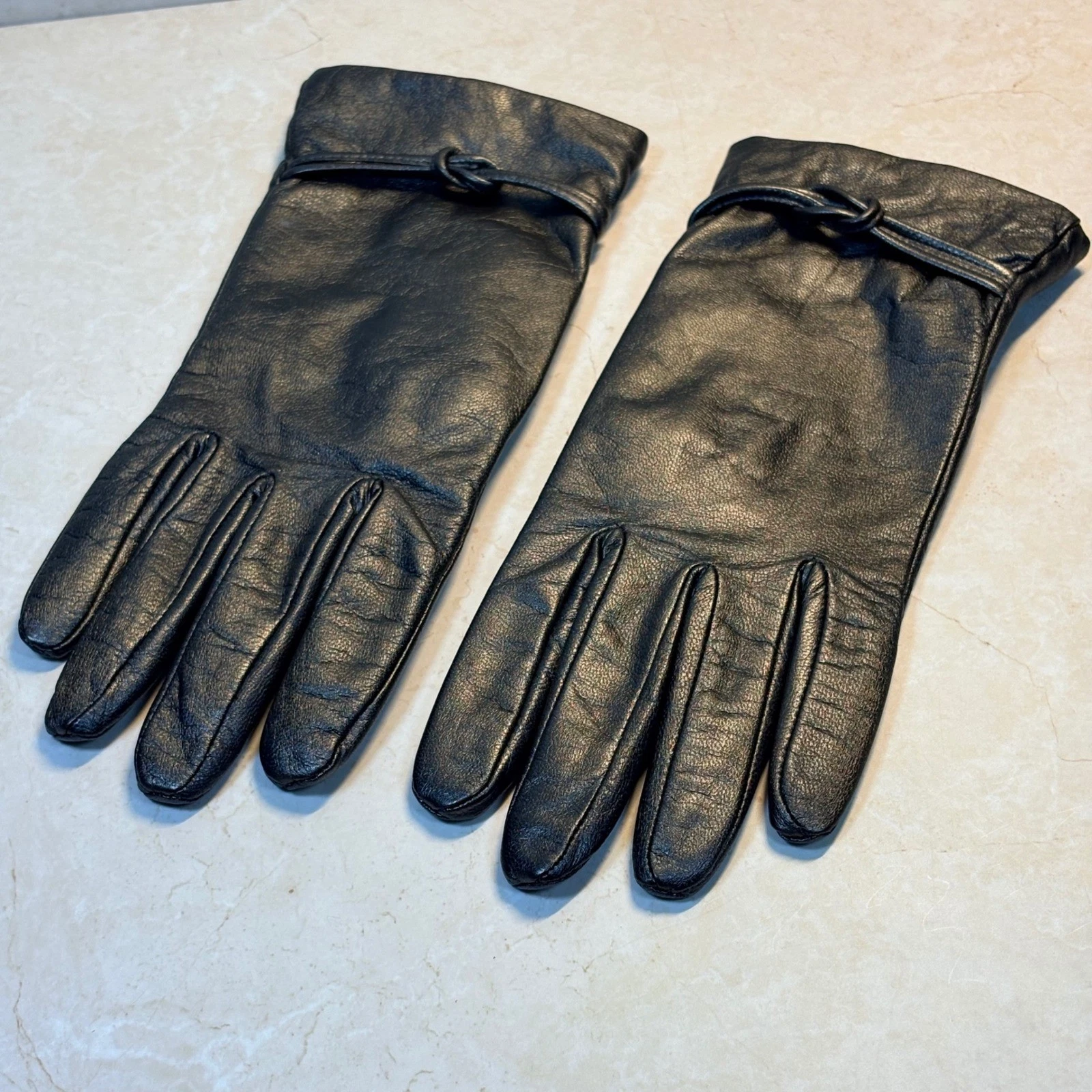 Women's Gold Genuine Leather Gloves Knotted Wrist Detail Size 8 Winter Lined
Opens in a new window o