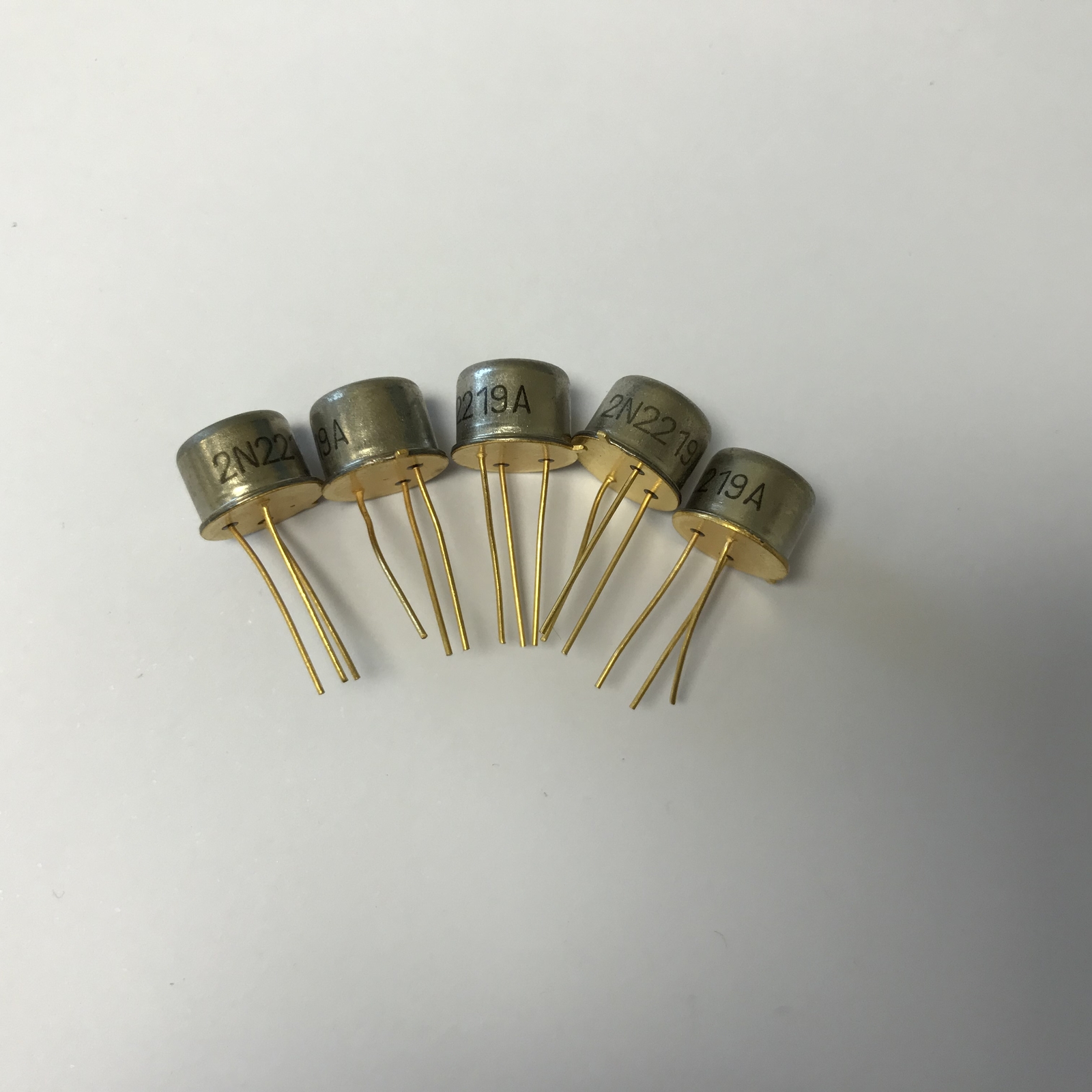 5-Pack Of New 2N2219 / 2N2219A NPN Transistors In TO-39 Metal Package - MOT K9