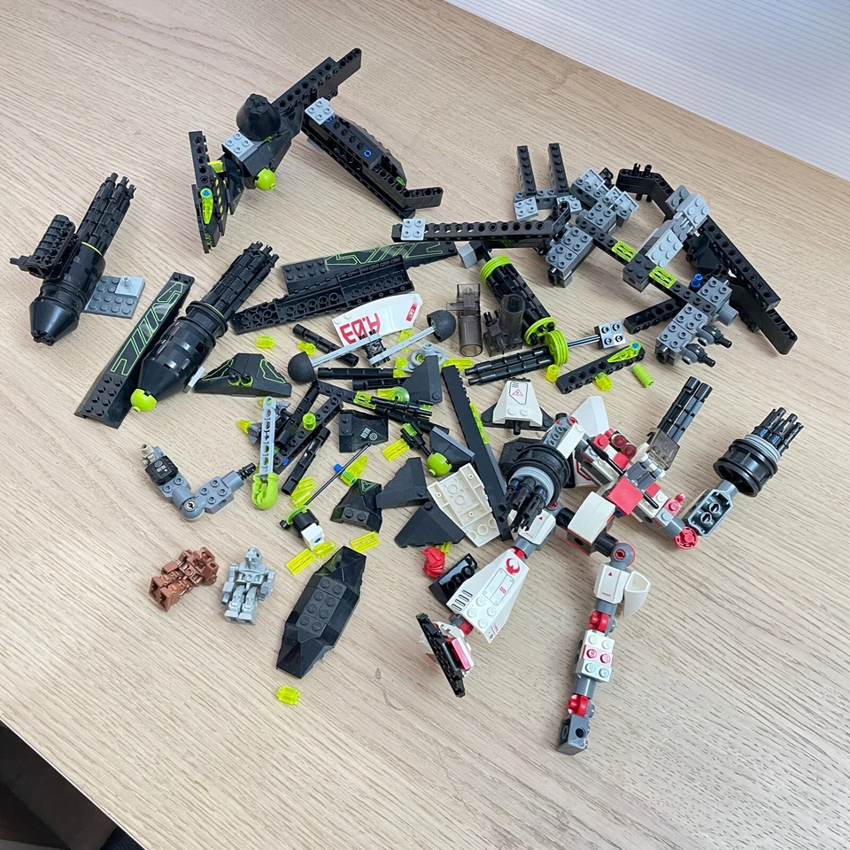 LEGO Exo-Force 7713 Bridge Walker vs. White Lightening - Part Pack - 80-85% - Image 2 of 4