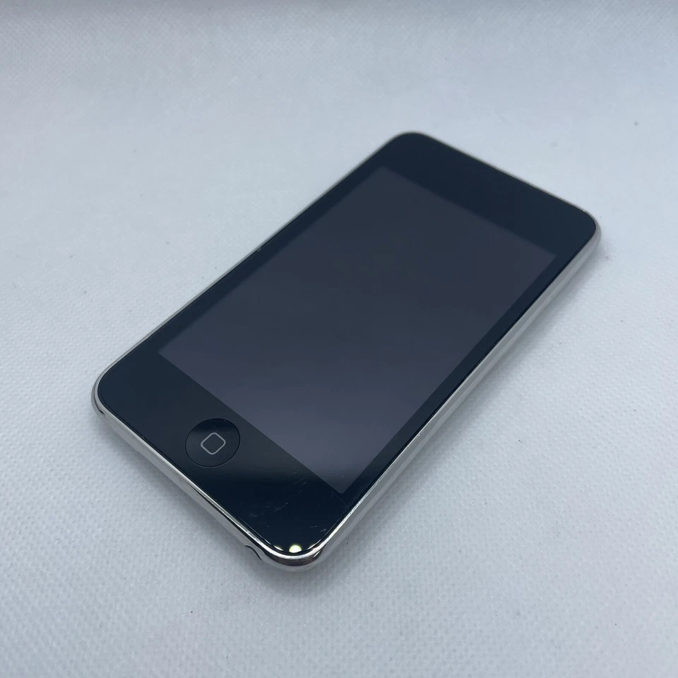Apple iPod Touch 2nd Generation A1288 8GB - (MC086C) Tested - Image 3 of 4