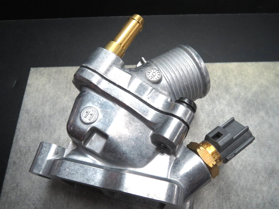 Conjunto de carcasa de termostato con sensor y junta para Volvo OEM - Hecho en Alemania Foto 4 de 4