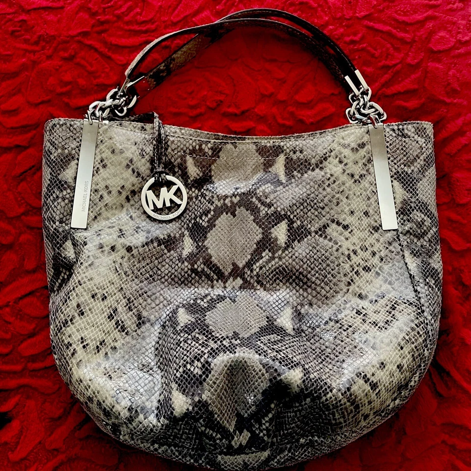 Bolsa Michael Kors falsa réptil cobra hobo ombro desleixado bronzeado logotipo charme MK