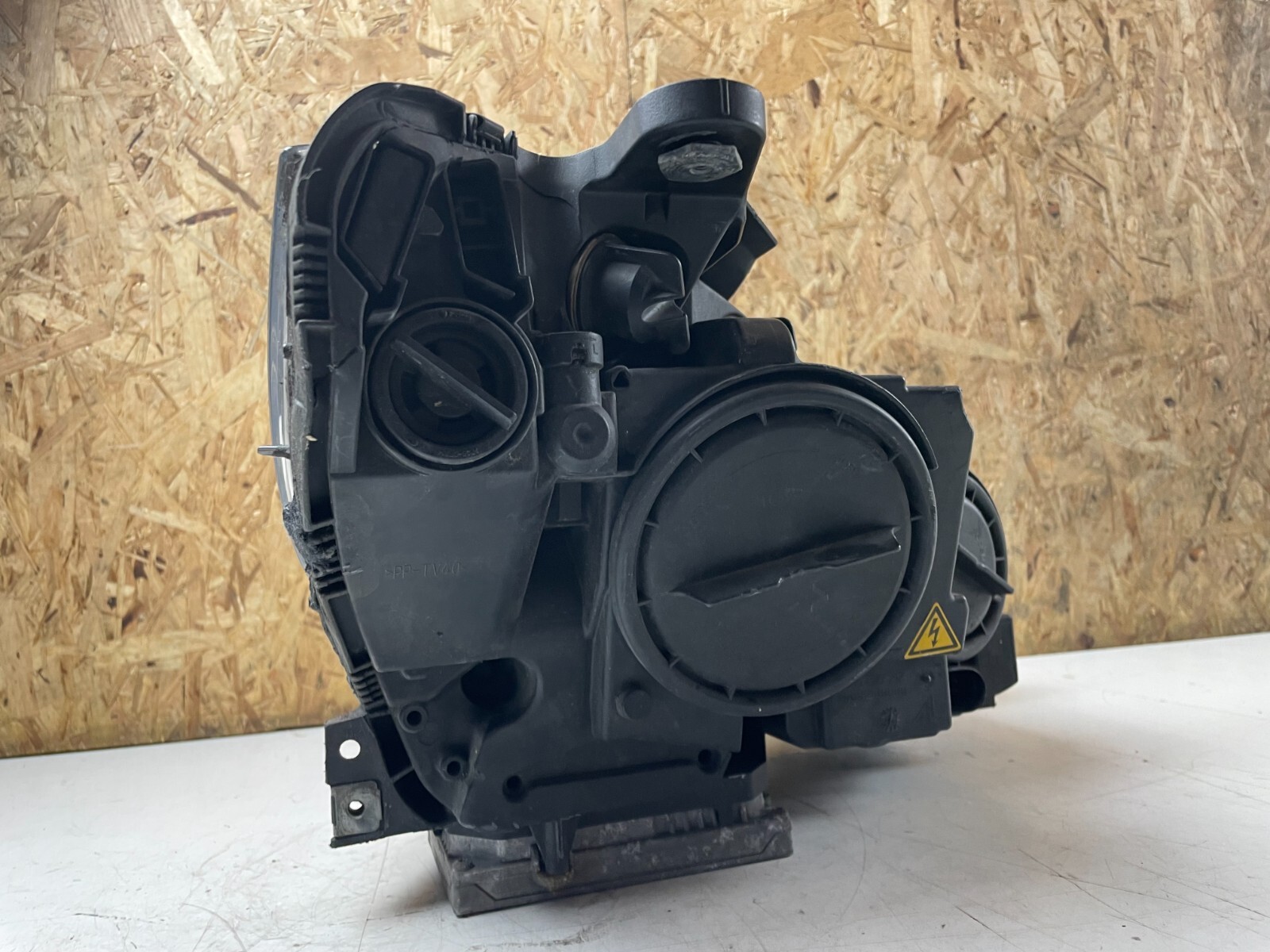 Mercedes S204 W204 BiXenonscheinwerfer Links Kurvenlicht A2048208961