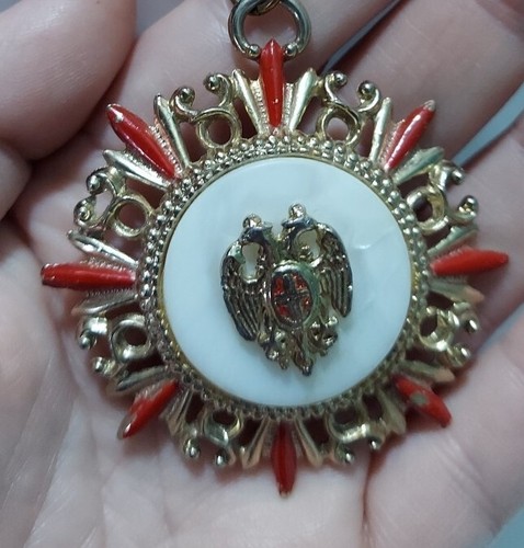 Vintage Sarah Coventry Ornate Crest Statement Necklace - Picture 9 of 16